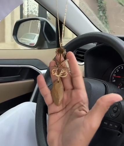 تعليقة سيارة سيفين ونخله بالاسم