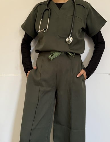 formal scrub-jacket- زيتي واسود