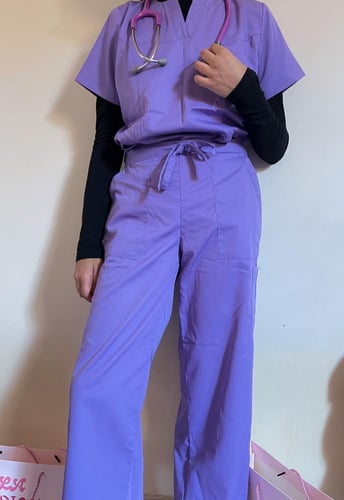 positive vibes-Scrub