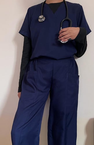 Scrub Optimistic-كحلي