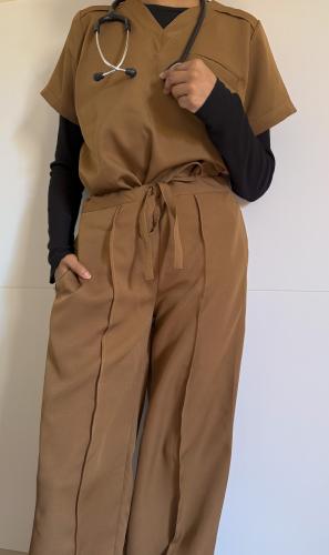 Formal scrub - بني