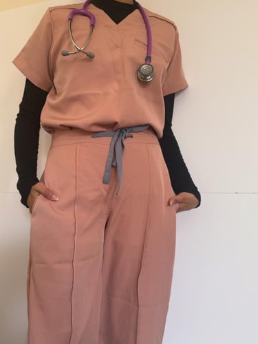 Scrub Formal - لون مشمشي