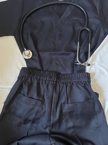 Scrub happiness-اسود