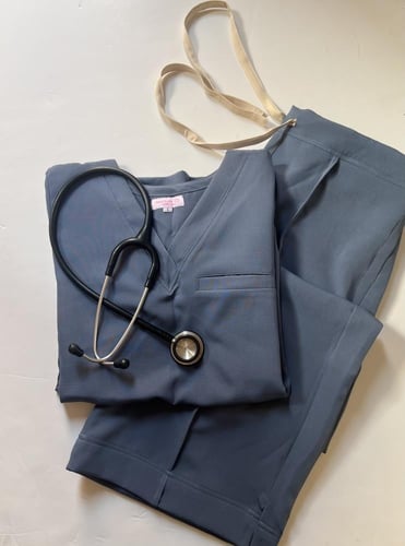 Formal scrub - ازرق على رمادي