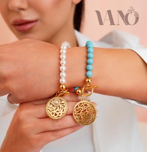 اساور خرز مع تعليقة مطلية