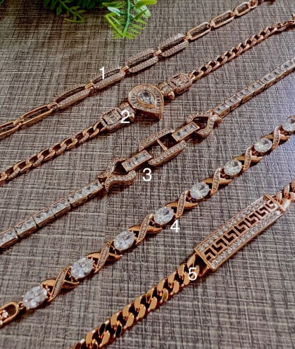 اساور مطلية