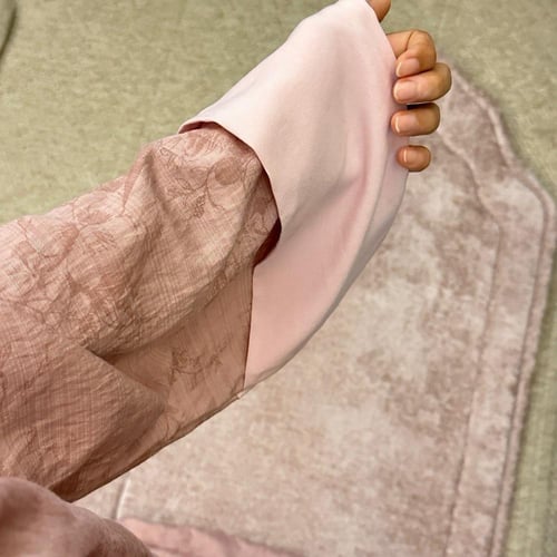 طقم كتان مشجّر مع سجادة شامواه