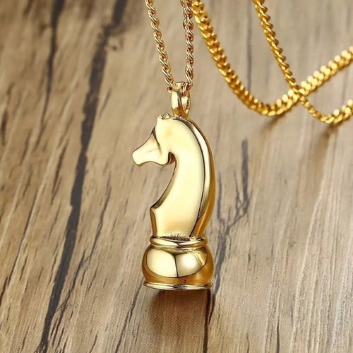 قلادة مميزة بلون ذهبي