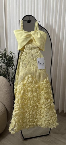 فستان الورا