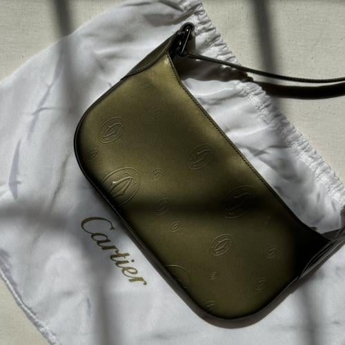 شنطة كارتير إصدار "HappyBirthday" تعود لعام ٢٠٠٠م...