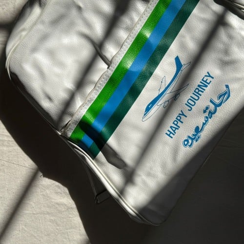 شنطة عتيقة بعبارة ( رحلة سعيدة )