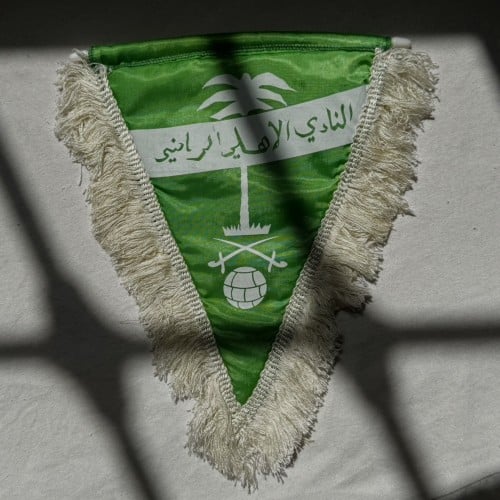 ⠀ هدية تذكارية قديمة لنادي الأهلي السعودي