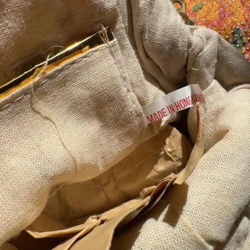 شنطة قديمة اشتهرت فترة السبعينات مخزنة لم تستخدم