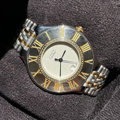 ساعة من ماركة "كارتير" فنتج إصدار الثمانيات ميلادي