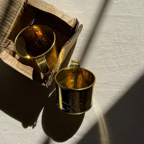 كوب نحاس صناعة هندية اصدار قديم بشعار سفين ونخلة