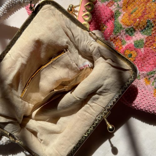 شنطة قديمة اشتهرت فترة السبعينات مخزنة لم تستخدم