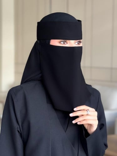 نقاب لاصق