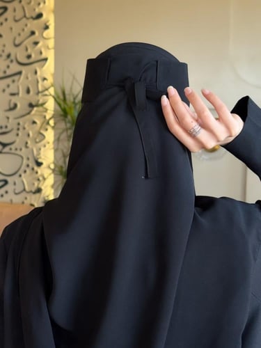 نقاب قصة دائرية