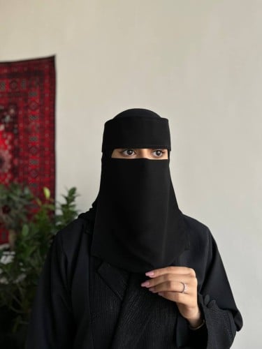 نقاب مشبك وسط