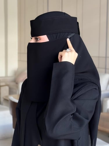 نقاب لاصق