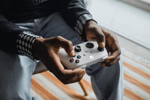 يد تحكم اكس بوكس سيريس اكس و اس - ابيض