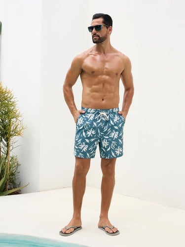 شورت أوراق الشاطئ