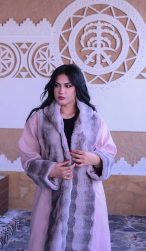 فروة نسائي قماش جوخ بفرو مموج من الخارج