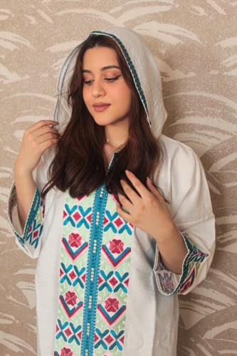 عبايه نسائي مطرزة بقبعه