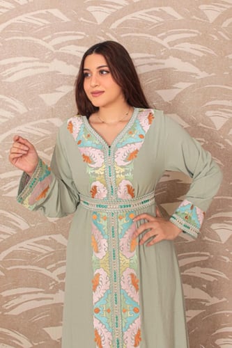 عبايه نسائي مطرزه بحزام