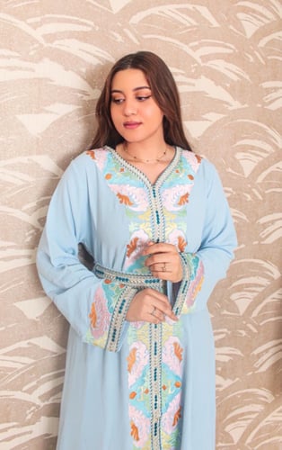 عبايه نسائي مطرزه بحزام