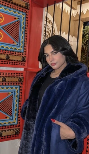 فروة نسائي قماش شامواه مبطن بفرو من الداخل وفرو مد...