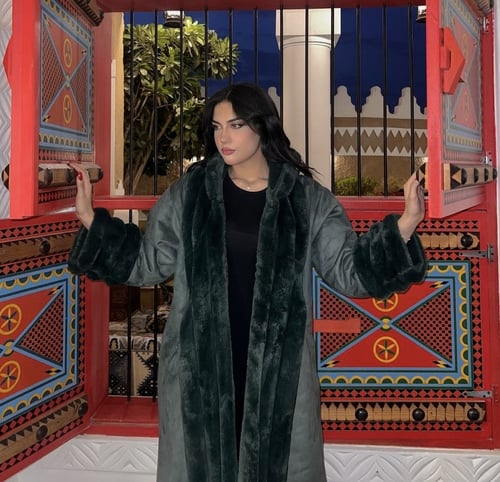 فروة نسائي قماش شامواه مبطن بفرو من الداخل وفرو مد...