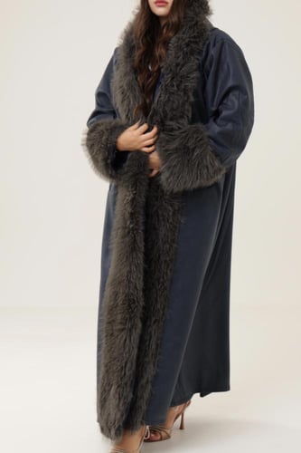 فروة نسائي قماش جلد مبطن بفرو من الداخل وفرو طويل...