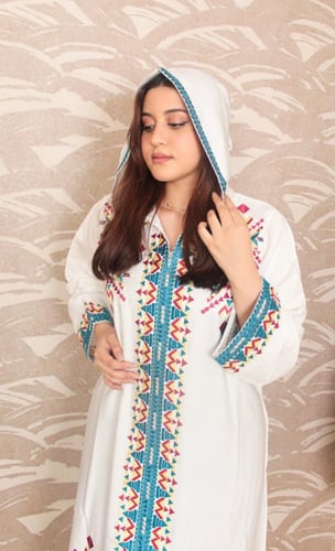 عبايه نسائي مطرزه مع قبعه