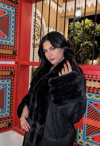 فروة نسائي قماش شامواه مبطن بفرو من الداخل وفرو مد...