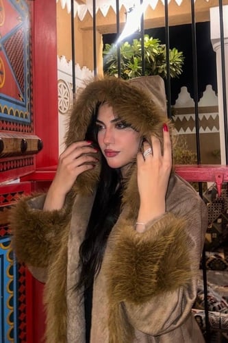 فروة نسائي قماش جلد مبطن بفرو من الداخل وفرو طويل...