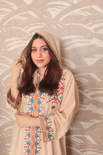 عبايه نسائي مطرزه مع قبعه