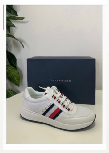 جزمة تومي هيلفيجر