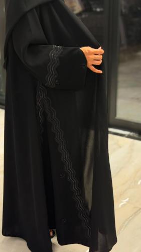 L24 - عباية كريب كلوش