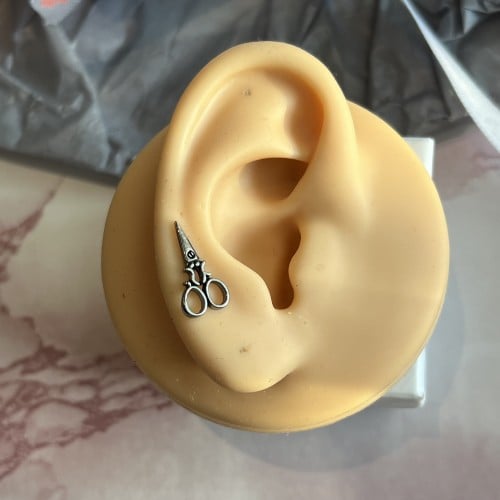 بيرسنق حلق مقص طبي