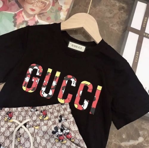 بدلة قوتشي ولادي قطعتين تي شيرت+شورت