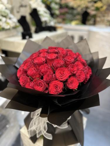 خمسين وردة من الحب