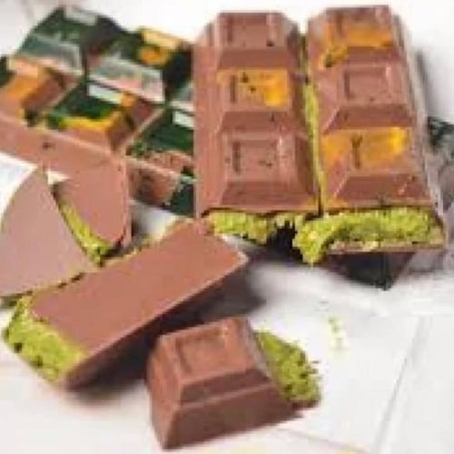 شكولاتة نيتشي ترند بحشوة الكنافة والبستاشيو الاصلي...