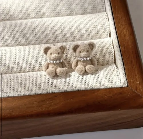 حلق بنات شكل دب لون بيج