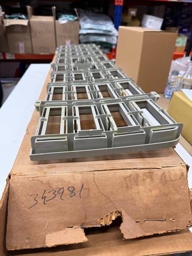 شبك شفر مع الازياق و العلامة من أصلي جي ام بالكرتو...