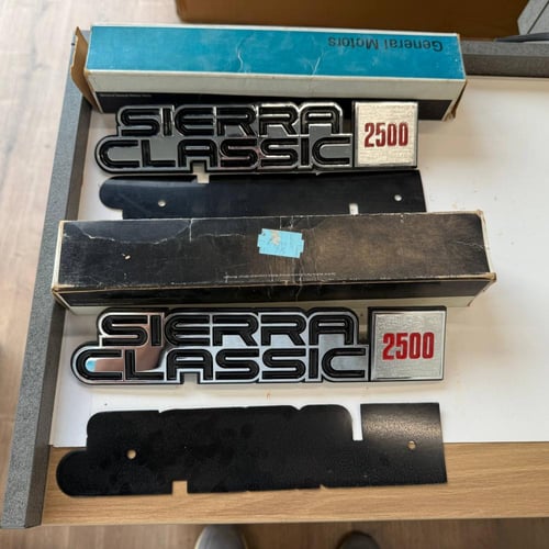 طقم علامة الرفرف سييرا كلاسيك 2500 أصلي GM للونيت...