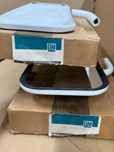 مراية الخارجية اللون ابيض أصلي جي ام بالكرتون تخزي...