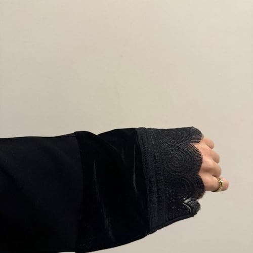 عباية مخمل فاخرة سوداء