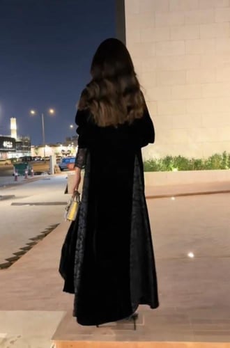 عباية مخمل الفخامة