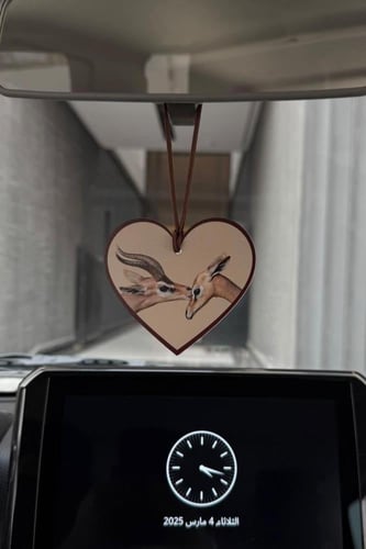 تعليقة أكريليك برسمة حسب الطلب